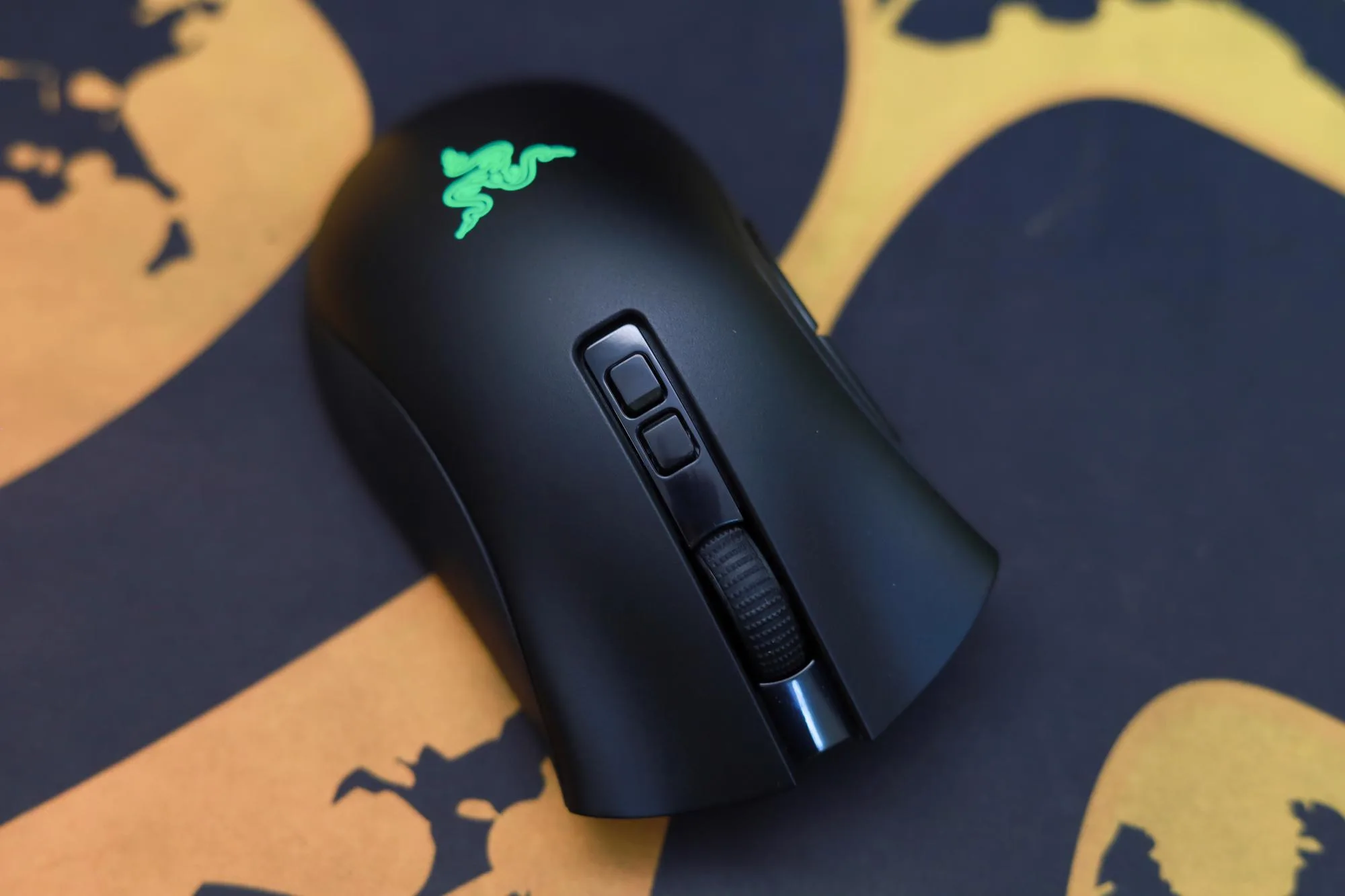 review-chi-tiet-chuot-gaming-razer-deathadder-v2-huyen-thoai-tro-lai